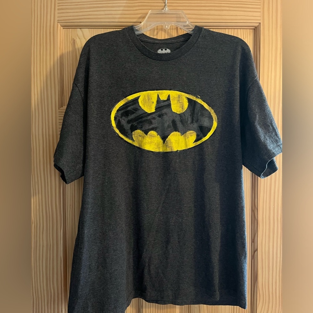Men’s Black and Yellow Batman T Shirt Size XL‎